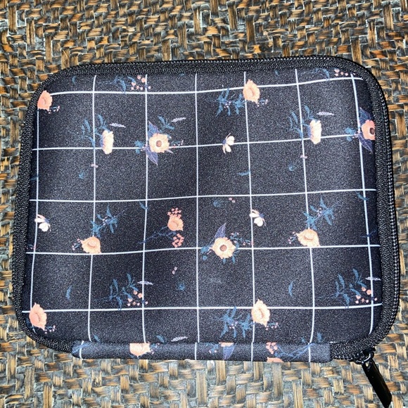 NEW Multi-purpose Accessory Bag - Picture 1 of 6